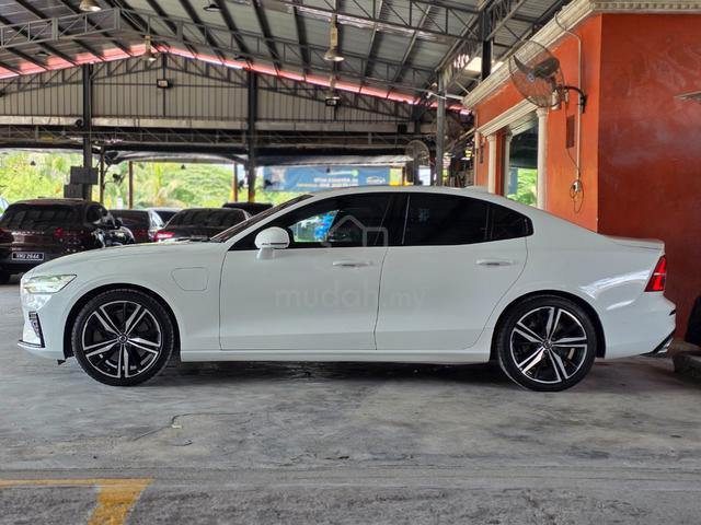 (LoanKedai)2020 Volvo S60 2.0 Polestar T8 R-DESIGN - 4