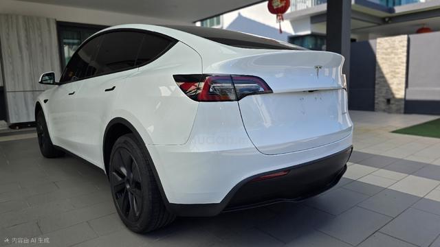 2024 Tesla Model Y Long Range (A) AWD Local Spec - 4