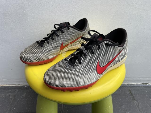 neymar futsal boots
