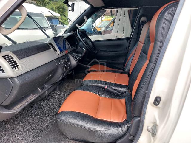 Toyota HIACE 2.5 (D) HIGH ROOF WINDOW VAN - 5