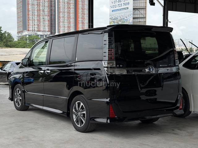 2021 Toyota VOXY 2.0 ZS KIRAMEKI +8 yrs warranty - 2
