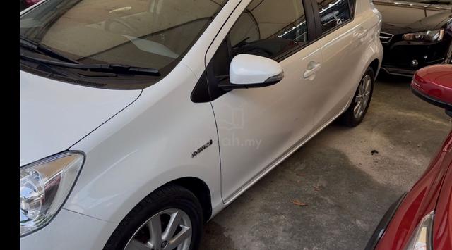 2012 Toyota PRIUS C 1.5 (HYBRID) (A) - 4