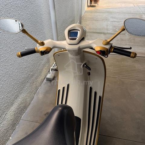Vespa 946 Christian Dior Limited Edition - photo 12 of 20