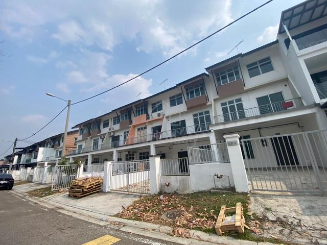 Taman Scientex Utama 3 Storey Terrace House 5bed Renovate Senai Johor 1