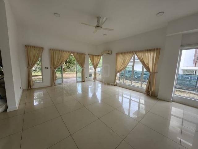 Tranquility Park @ East Ledang Double Storey Bungalow Lake View Behind 1