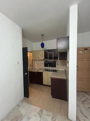 Alpinia Abadi Apartment 1