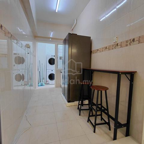 Master n Medium Room Female unit near Desa Parkcity Walk 3min to MRT 1