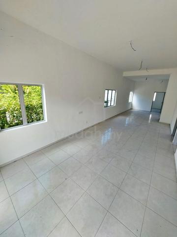 End Lot 4 Bilik Buat Homestay atau Duduk Memang Luas Parking Banyak 3