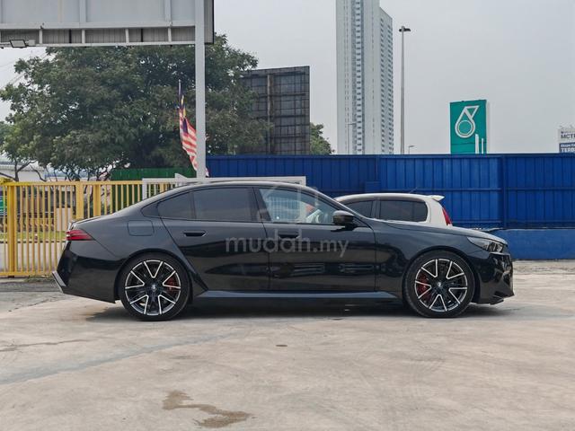 Ready Stock 2025 BMW M5 (G90) M X - DRIVE 4.4 V8 - 3