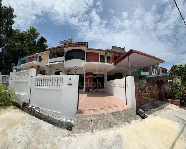 2.5 Storey Terrace Teluk Kumbar Renovated Freehold Fully Furnished 1