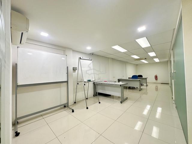 Kawasan 18 Office for Rent  6 Rooms  Move-In Ready 1