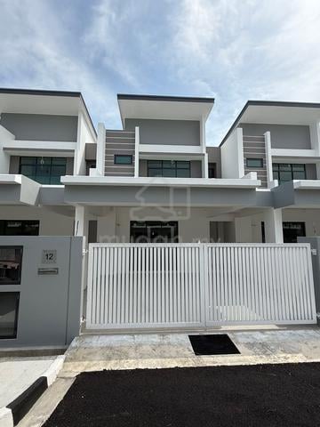 Double story house rental out Batu kawan area 1