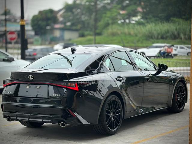 2021 Lexus IS300 F-Sport Mode Black III - 5