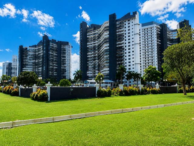 Seri Mutiara Apartments (Seri Alam) 1
