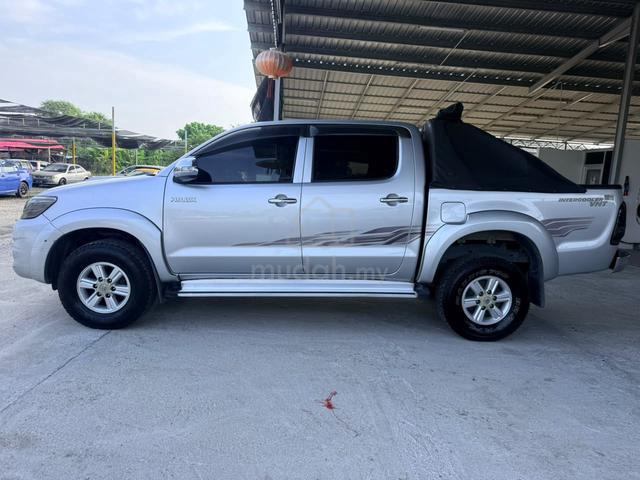 2013/2014 Toyota HILUX 2.5 G VNT (A)BLACK INTERIOR - 4