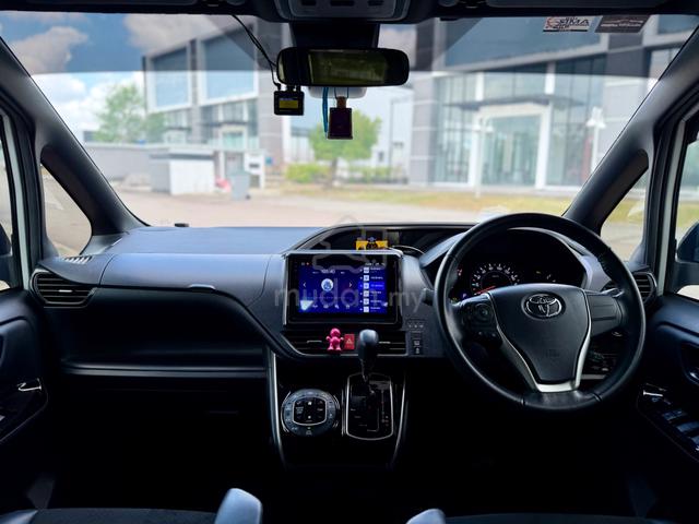 FULL LOAN 2021 Toyota VOXY 2.0 ZS KIRAMEKI III (A) - 4