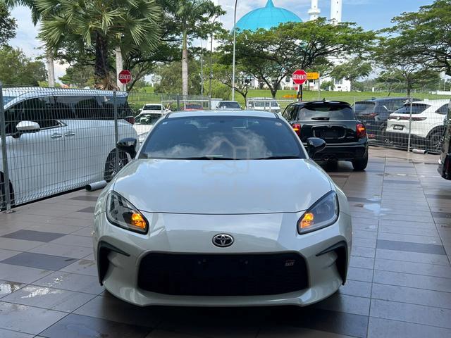 LOW MILEAGE 2024 Toyota GR86 2.4 RZ 8K KM 4.5A - 3