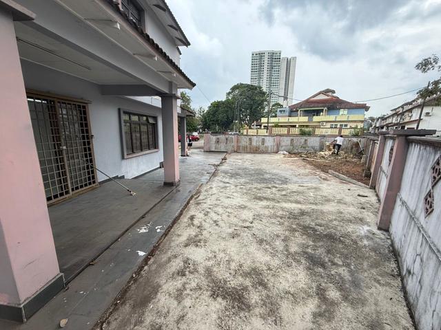 Full Loan Mount Austin @ Jalan Mutiara Emas Corner Double Storey House 1