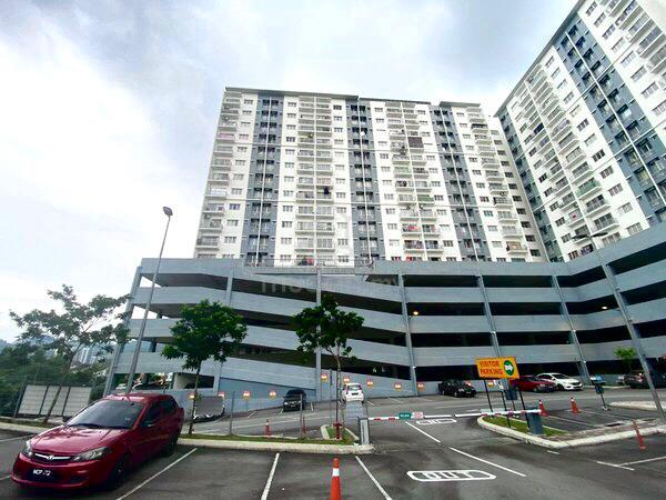 Puncak Saujana 1