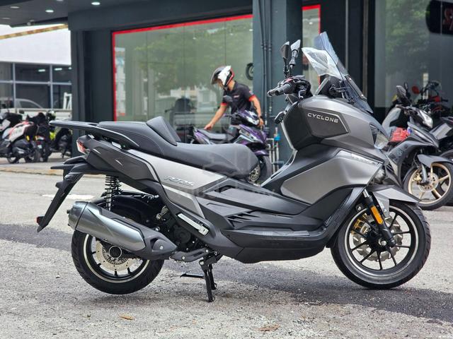 Cyclone RT2S ABS TCS - Premium Comfortable Scooter - photo 5 of 29