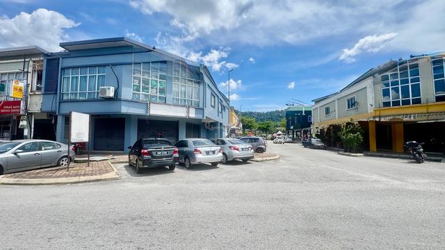 Corner Lot Double Storey Shoplot with Tenancy 1