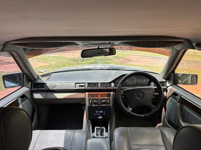 Mercedes Benz E200 2.0 Multivalve - 5