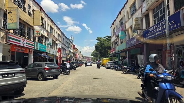 Balakong Kawasan Perindustrian Desa Ria 3 Storey Shoplot 1