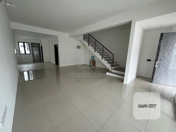 Nadira Bukit Raja Double Storey 20x75 Brand New Good Condition Klang 1