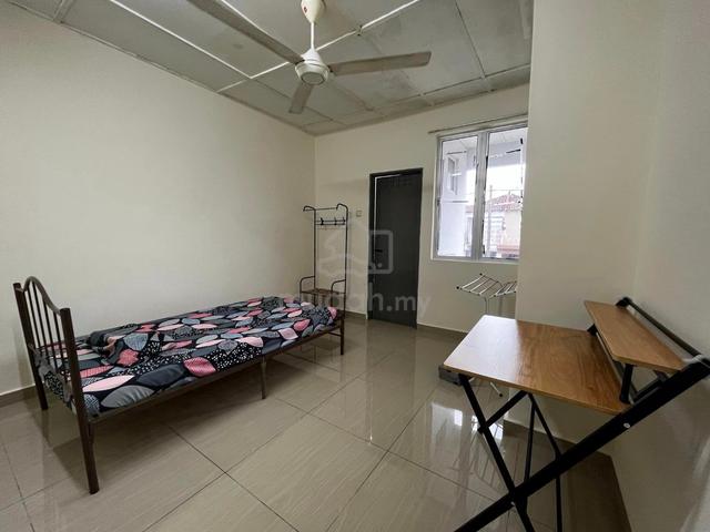 Bilik Lelaki Master Bedroom dgn Tandas Sendiri, Senawang dekat Giant 1
