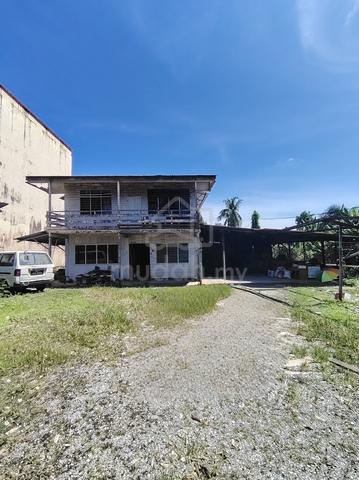 Land with Detached Wooden House at Jalan Semarak, Matang 1