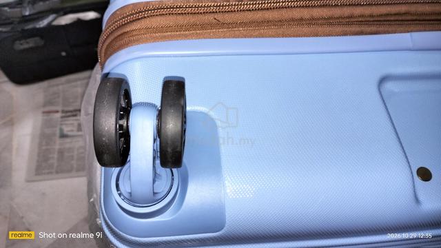 New large size Delsey luggage  - photo 5 of 6