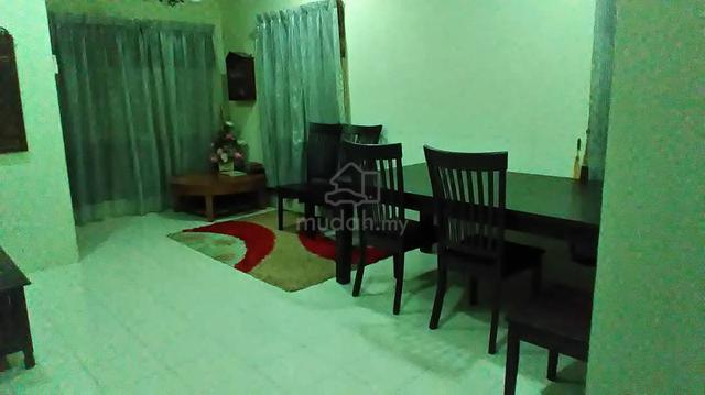 Taman Pinggiran Pelangi Rawang Wanita 1