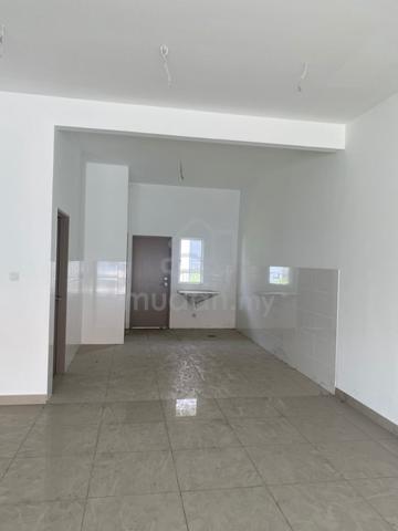 Bayuemas Parkland 2sty 24*85sqft Brand new basic unit for rent 1