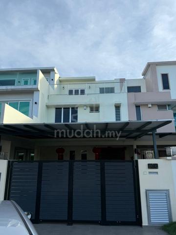 Brand New Renovated Armaya 2.5 Sty 20X85 Bandar Botanic Klang 1