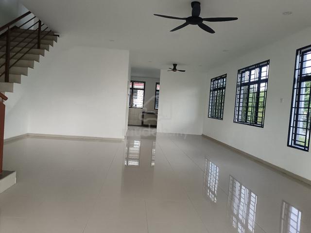 Double storey corner lot for rent 1