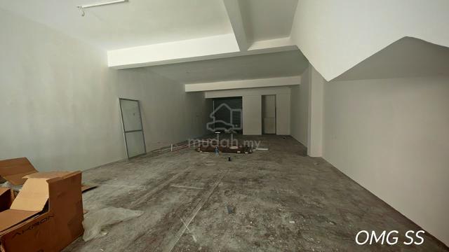 Bayu tinggi taipan 3storey shoplot 20x70 refurbised for Rent 1