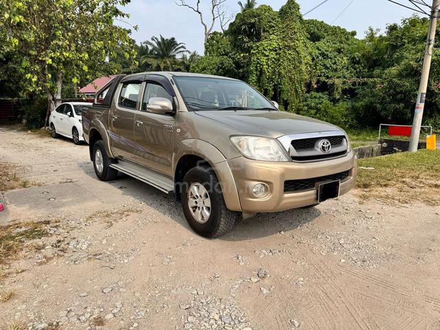 2010 Toyota HILUX 2.5 Double cab FACELIFT (M) - 1