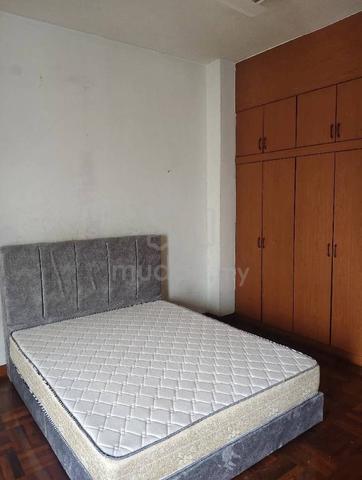 RIDZUAN CONDOMINIUM Big Master room with AC FOR RENT 1