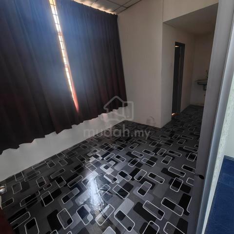 Bayu Tinggi First Floor Shop 22x80 With Aircond Rooms For Rent  1