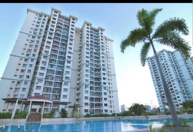 Partially Furnished Penang Persiaran Gurney Room For Rent 1