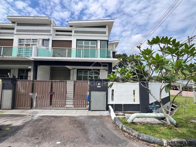 Double storey corner /Taman sri kluang 1