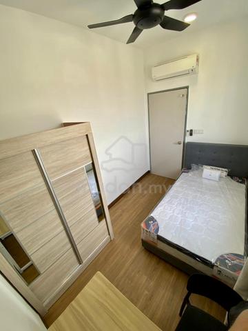 Pinnacle Sri Petaling Medium room for rent ! 1