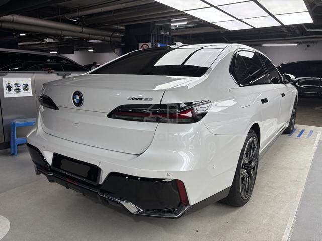 2023/2024 BMW I7 xDrive60 M Sport DIRECT OWNER - 4