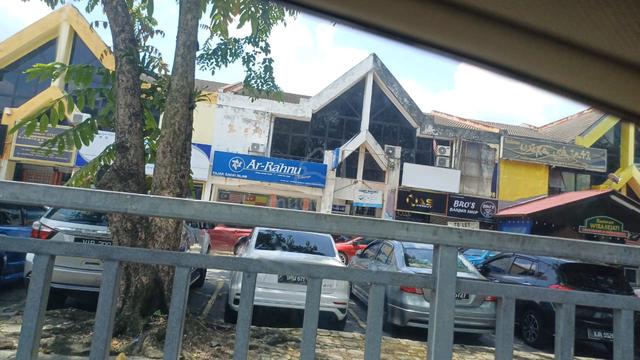 HALF GROUND FLOOR SHOP at SEKSYEN 18 COMMERCIAL CENTRE, SHAH ALAM 1