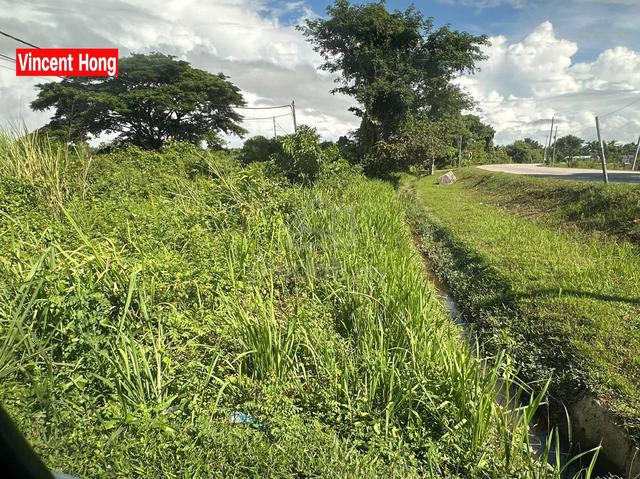 (0.81 Acre)Road Side Agricultural Land Banting Kepala Batas 1