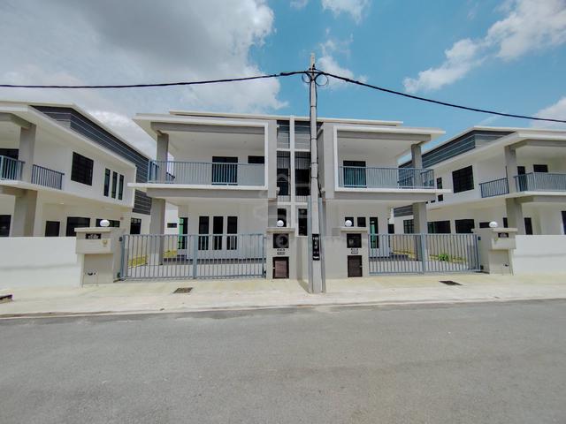 Rumah semiD baru 2 tingkat di Durian Burung 1