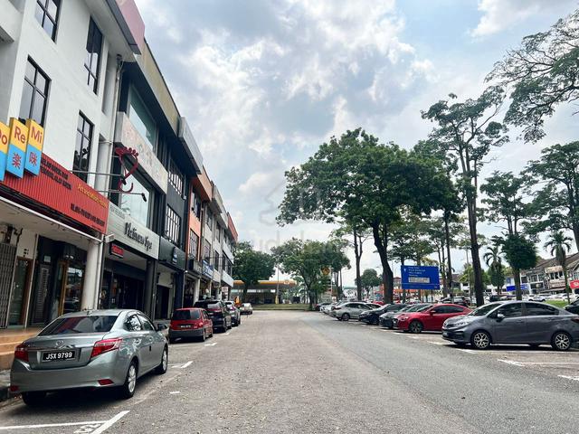 FACE MAIN ROAD, 3 Sty Shop 24x80 @ Molek Same row 太子楼 Behind 20ft land 1