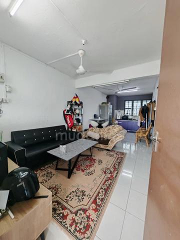 Flat Taman Ungku Tun Aminah 1