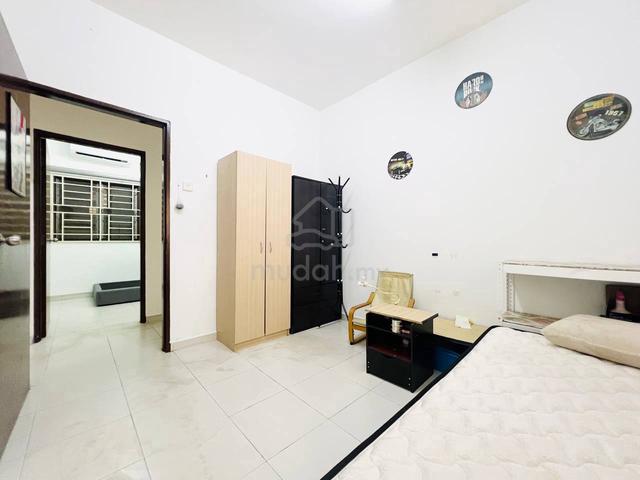 Mandarina Court 4