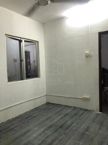 Bilik Sewa Apartment Bandar Saujana Putra near mahsa level1 unit tepi 1